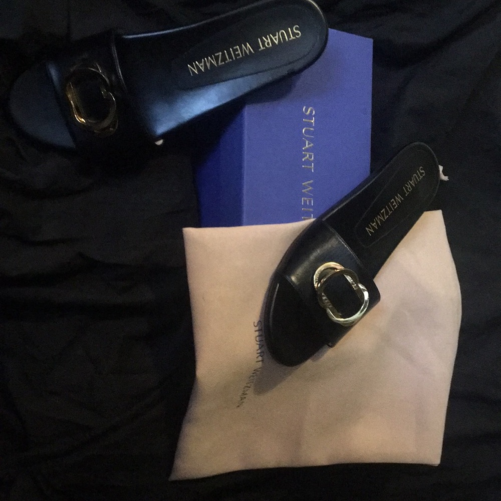 Stuart Weitzman flat black sandals with gold embel. Size 9 1/2